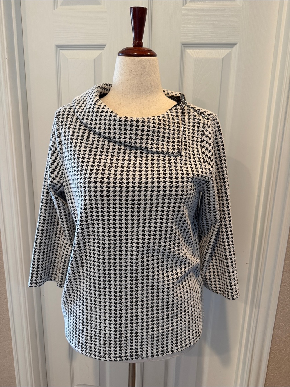 Chico's Black and White Houndstooth Zip Jacket